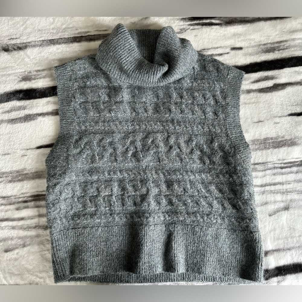 Old Navy Gray Cable Knit Turtleneck Sweater Vest